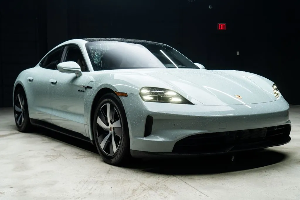 Porsche Taycan photo 6