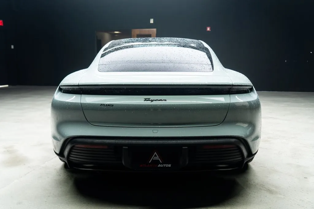 Porsche Taycan photo 15