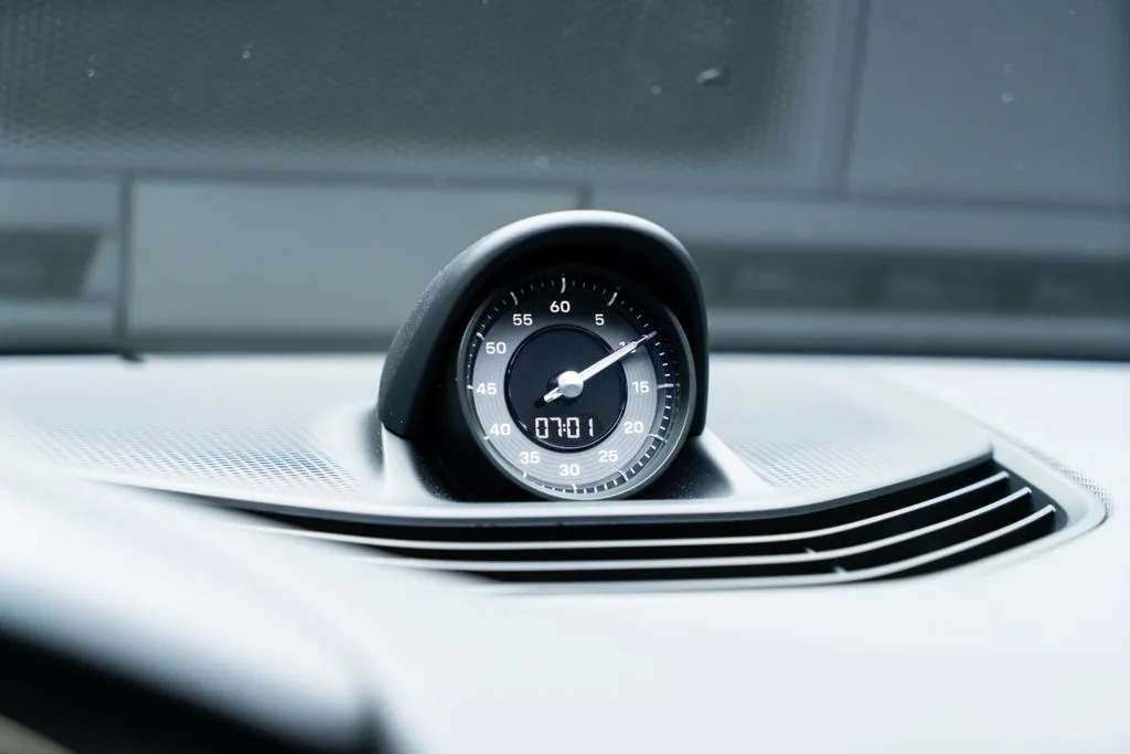 Porsche Taycan photo 33