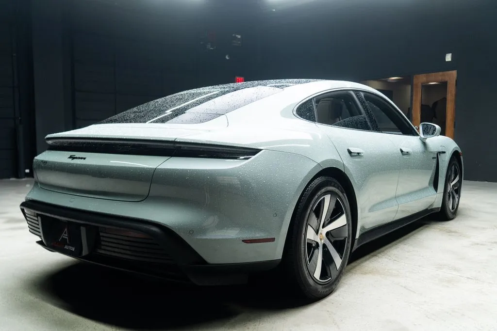 Porsche Taycan photo 14