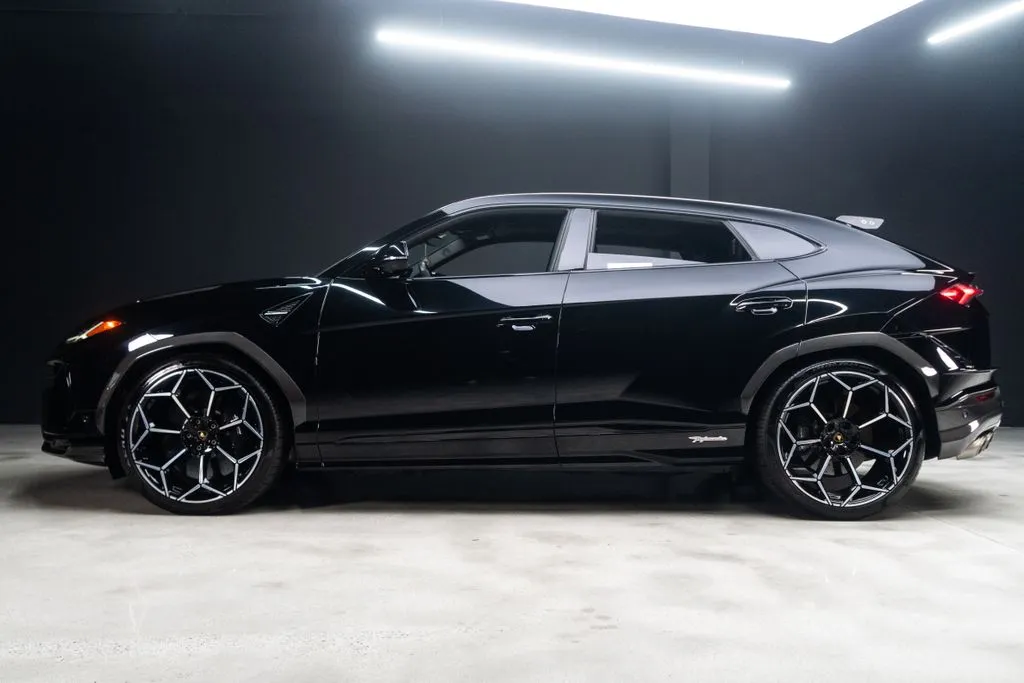 Lamborghini Urus photo 24