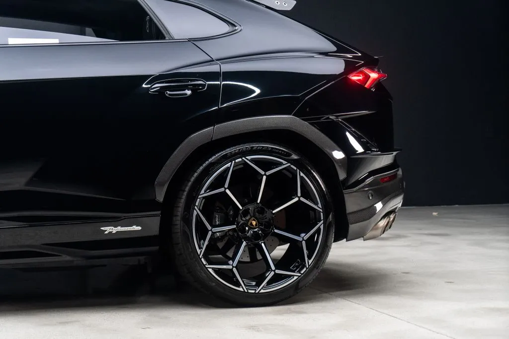 Lamborghini Urus photo 26