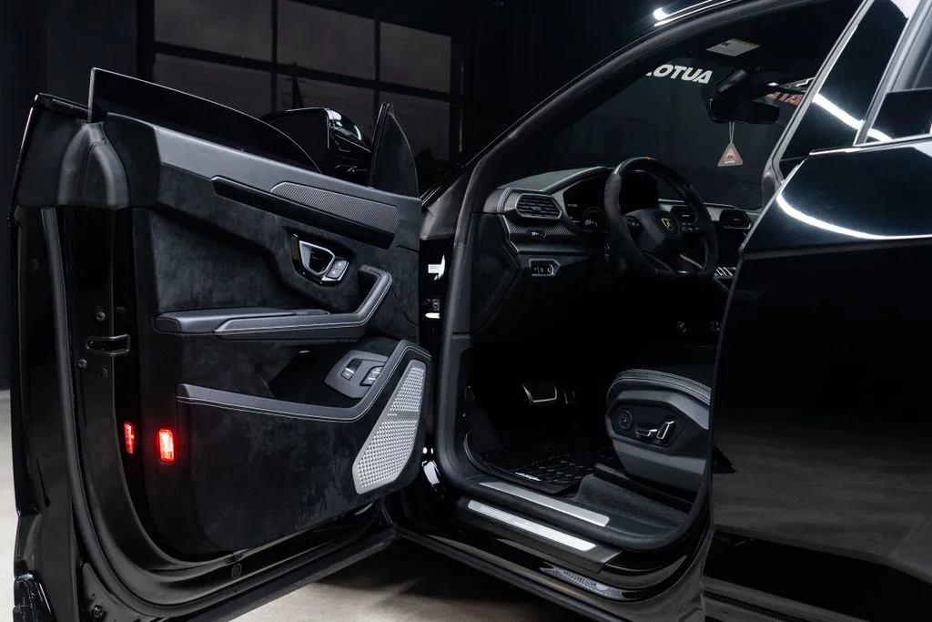 Lamborghini Urus photo 28