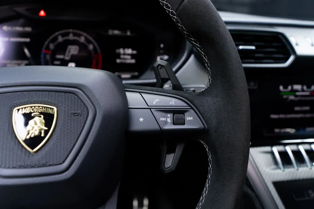 Lamborghini Urus photo 37