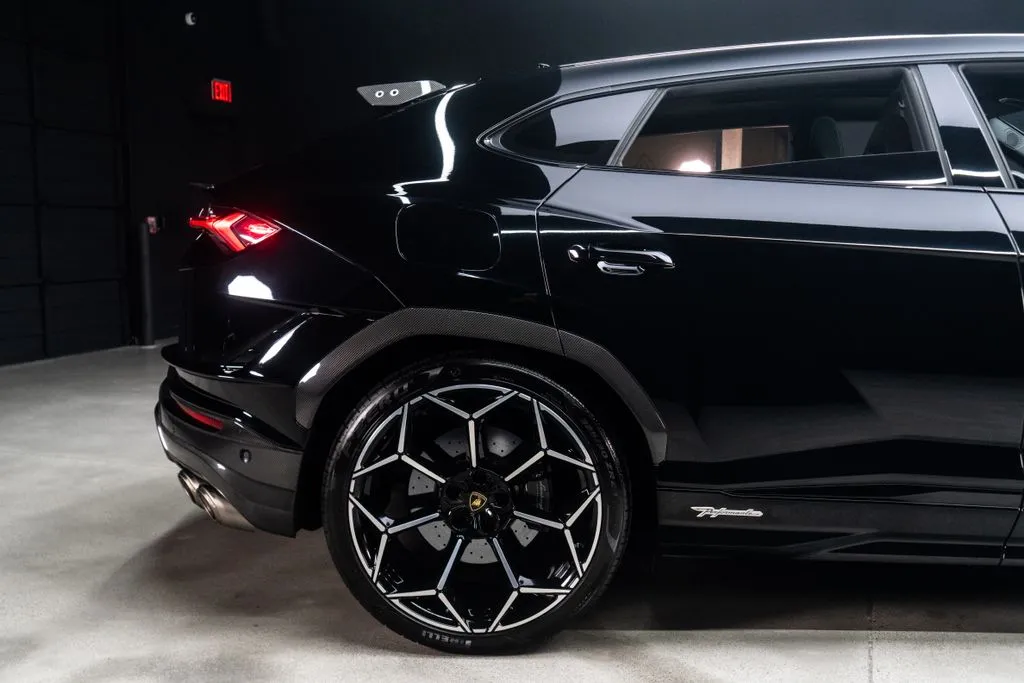 Lamborghini Urus photo 14