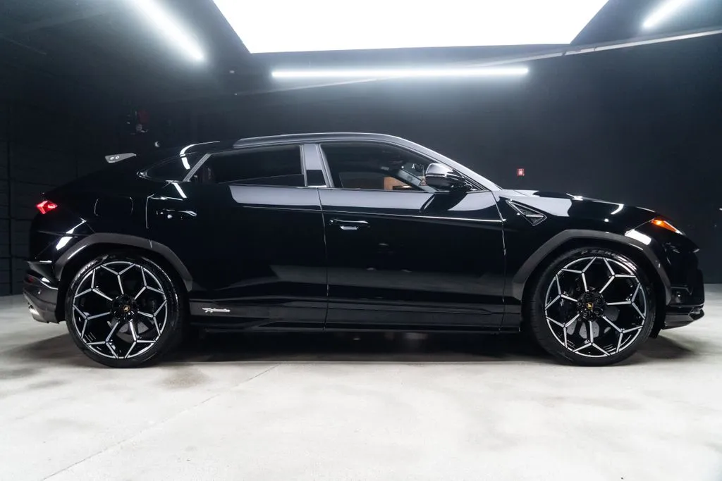 Lamborghini Urus photo 9