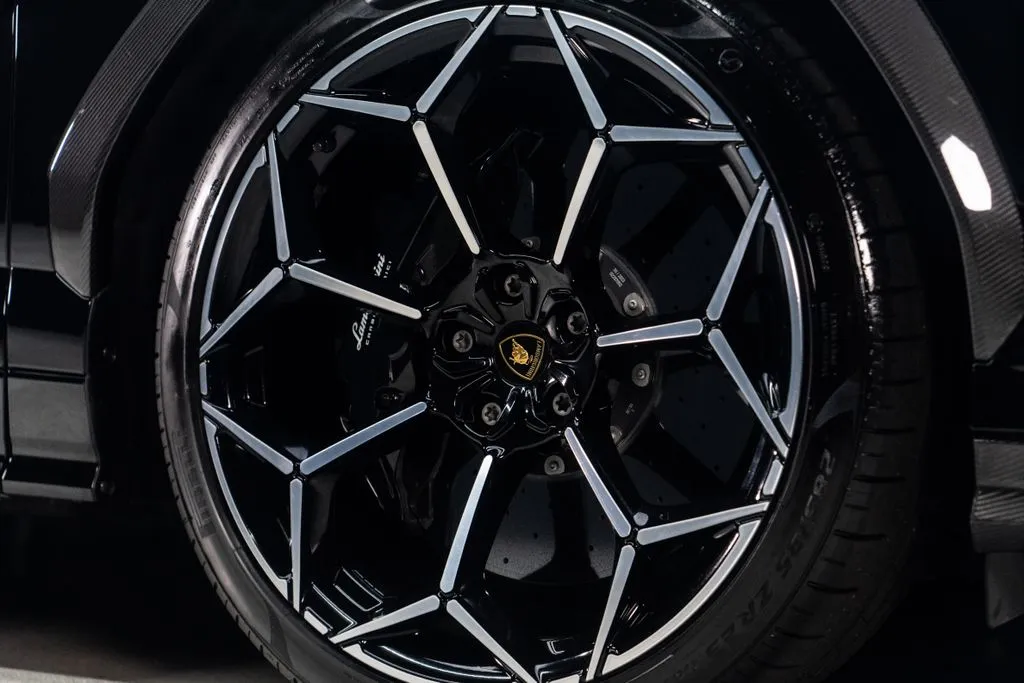 Lamborghini Urus photo 11