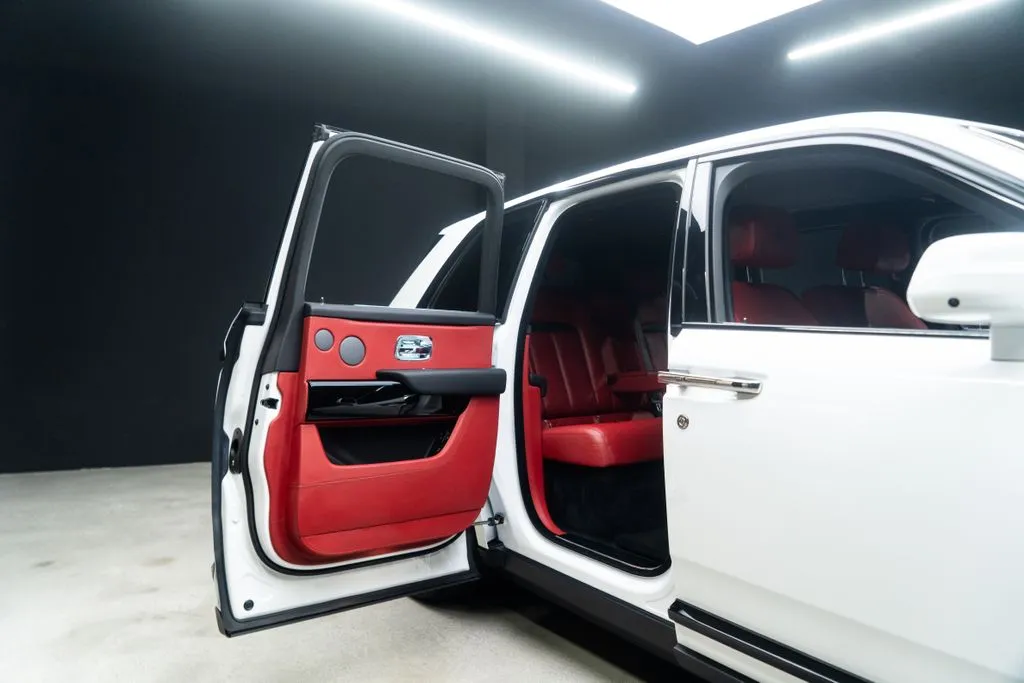 Rolls-Royce Cullinan photo 16