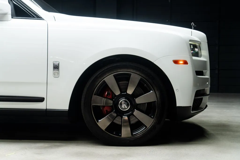Rolls-Royce Cullinan photo 12