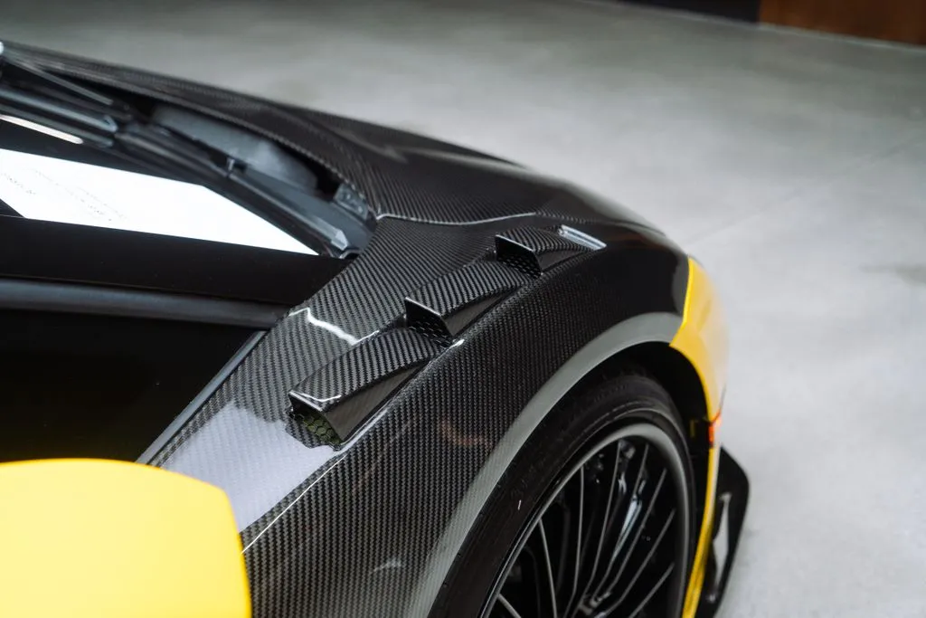 Lamborghini Revuelto photo 17