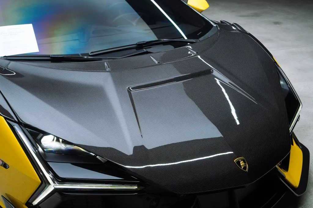 Lamborghini Revuelto photo 9