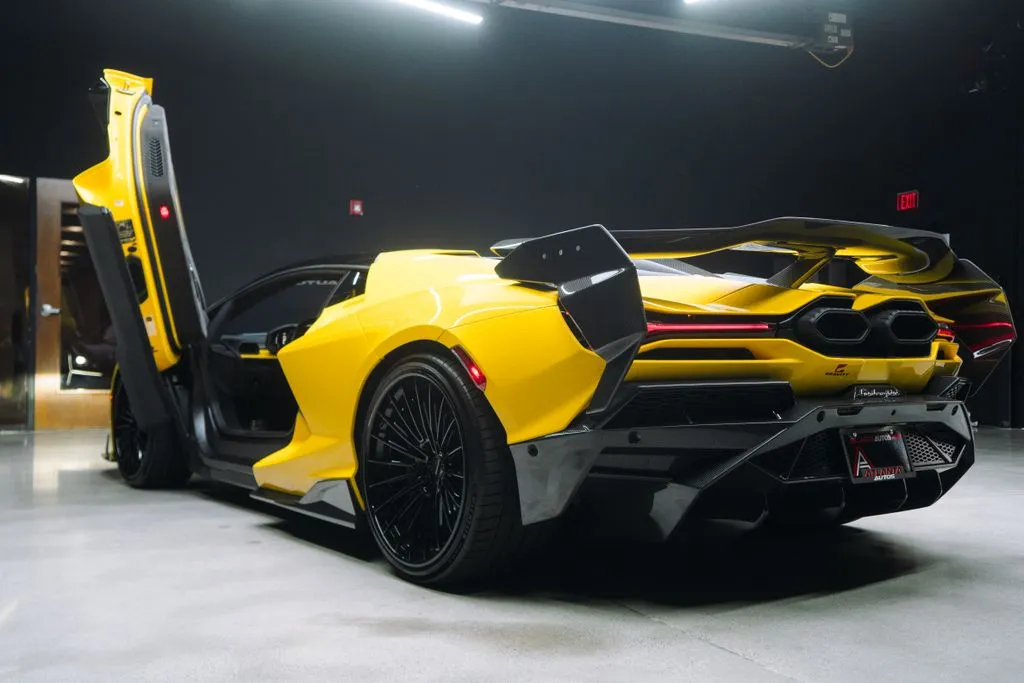 Lamborghini Revuelto photo 54
