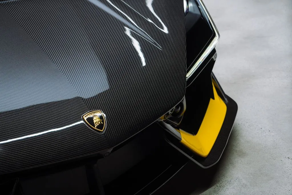 Lamborghini Revuelto photo 10