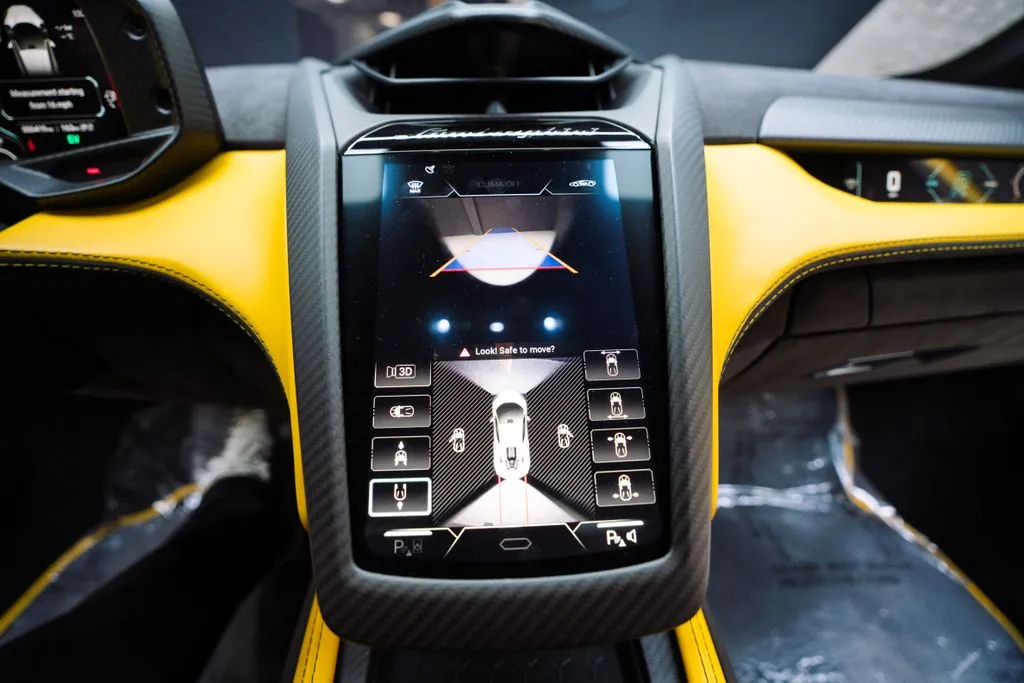 Lamborghini Revuelto photo 44