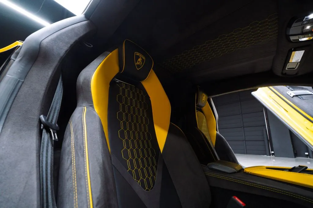 Lamborghini Revuelto photo 50