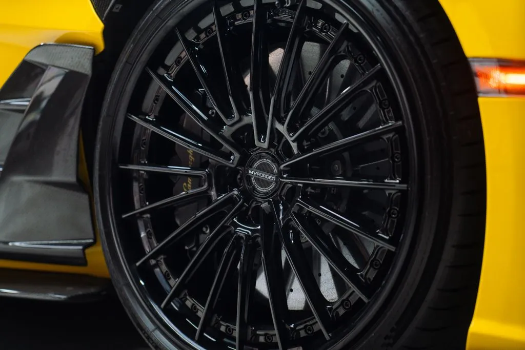 Lamborghini Revuelto photo 14