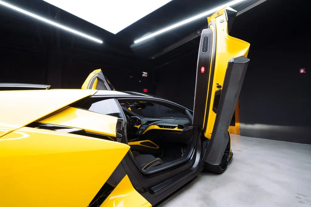 Lamborghini Revuelto photo 51