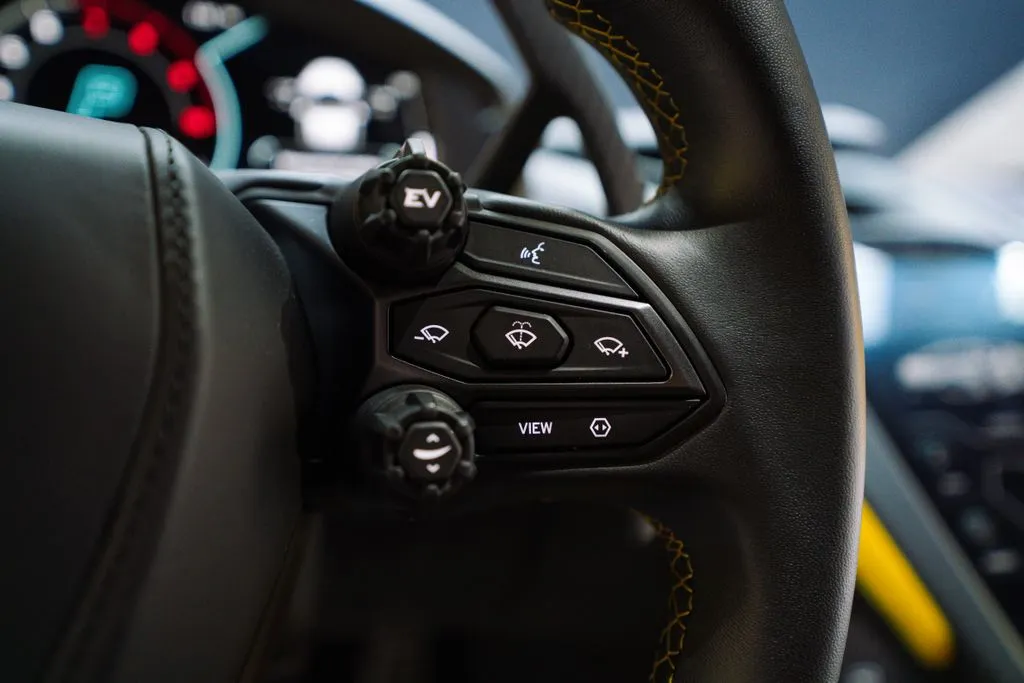 Lamborghini Revuelto photo 40
