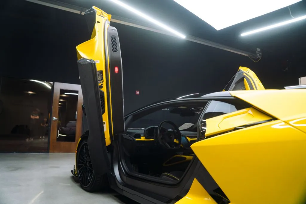 Lamborghini Revuelto photo 32
