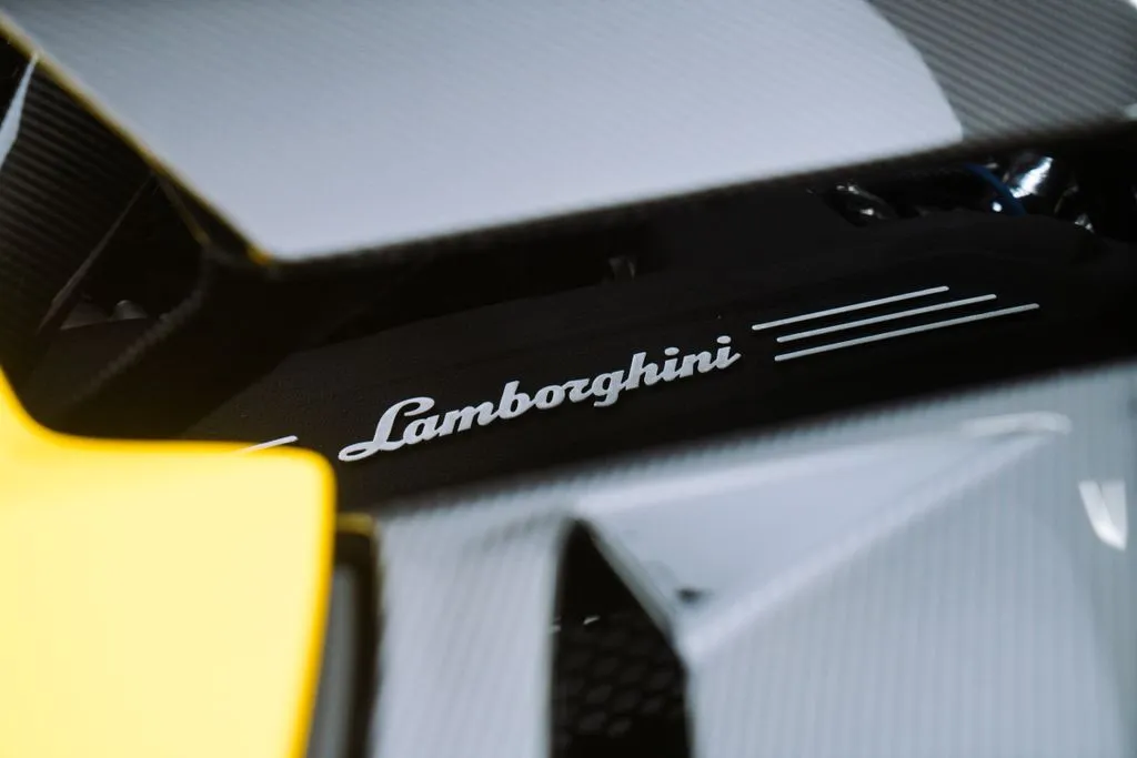 Lamborghini Revuelto photo 31