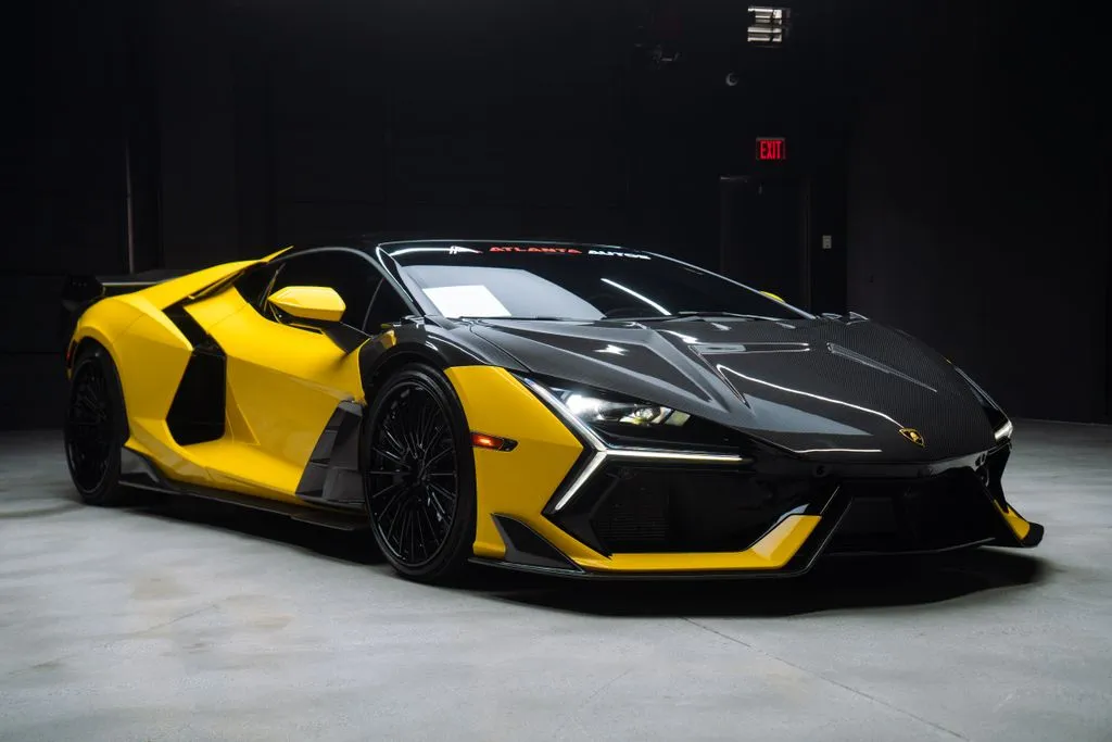 Lamborghini Revuelto photo 6