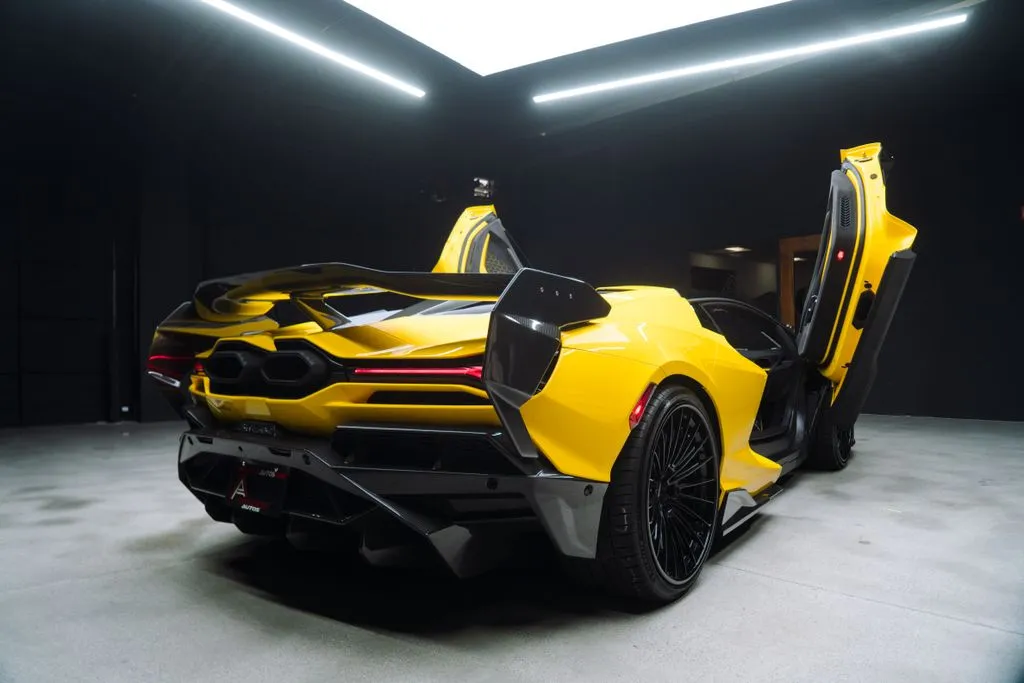 Lamborghini Revuelto photo 20