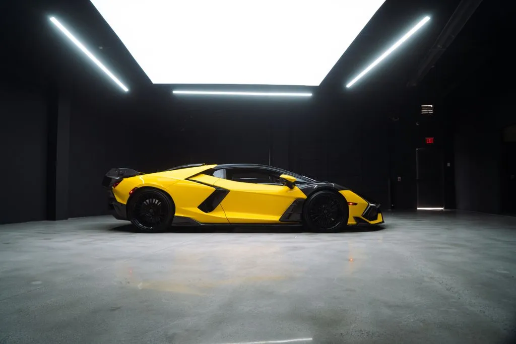 Lamborghini Revuelto photo 11
