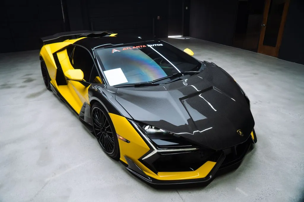 Lamborghini Revuelto photo 7