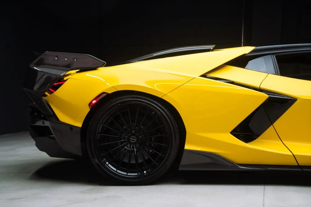 Lamborghini Revuelto photo 19