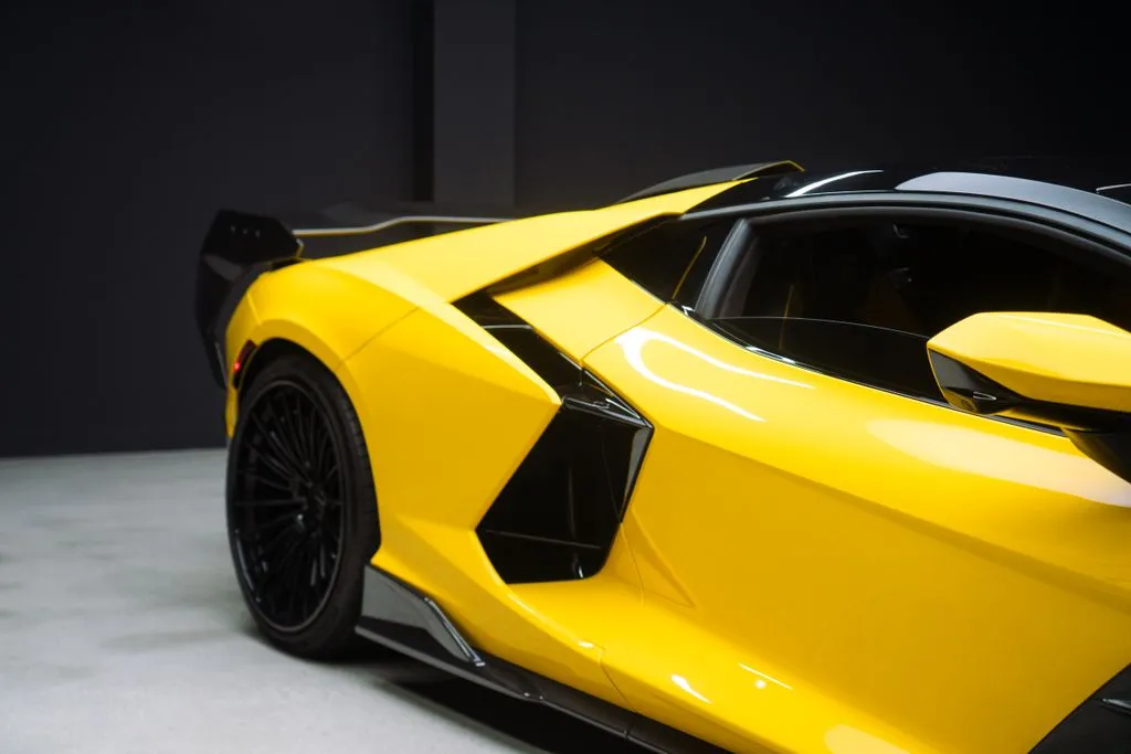 Lamborghini Revuelto photo 18