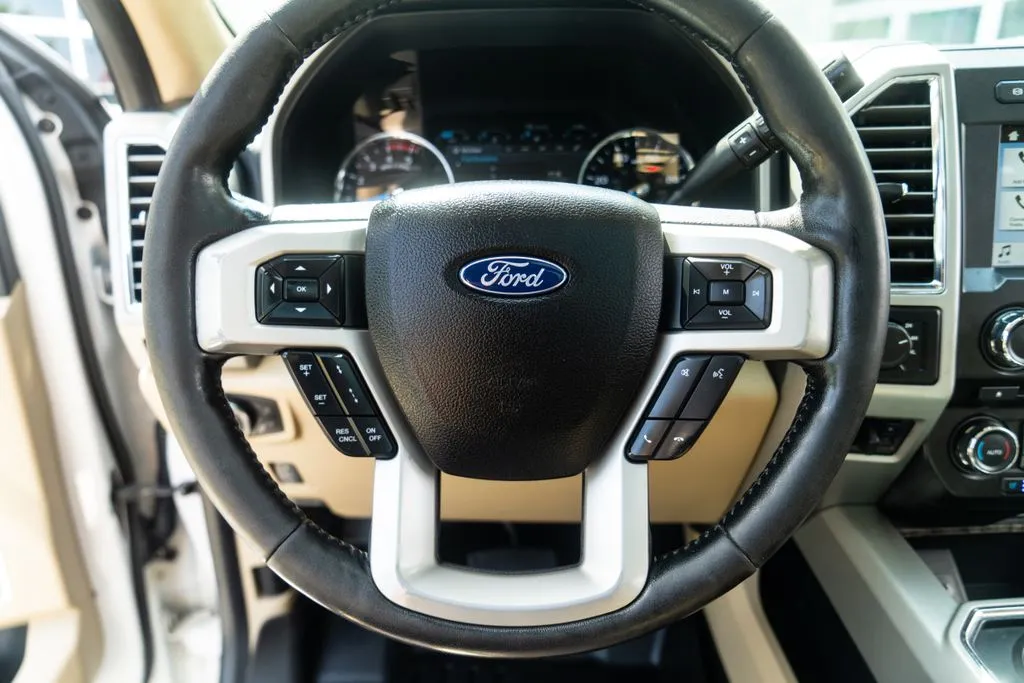 Ford F-350SD photo 28