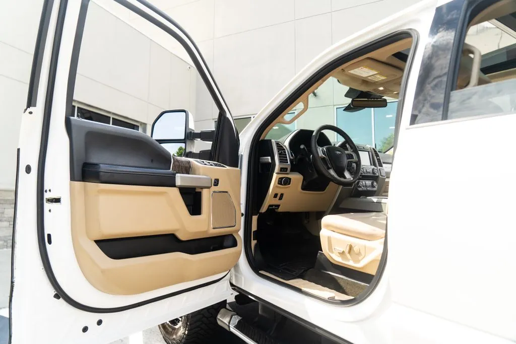 Ford F-350SD photo 23
