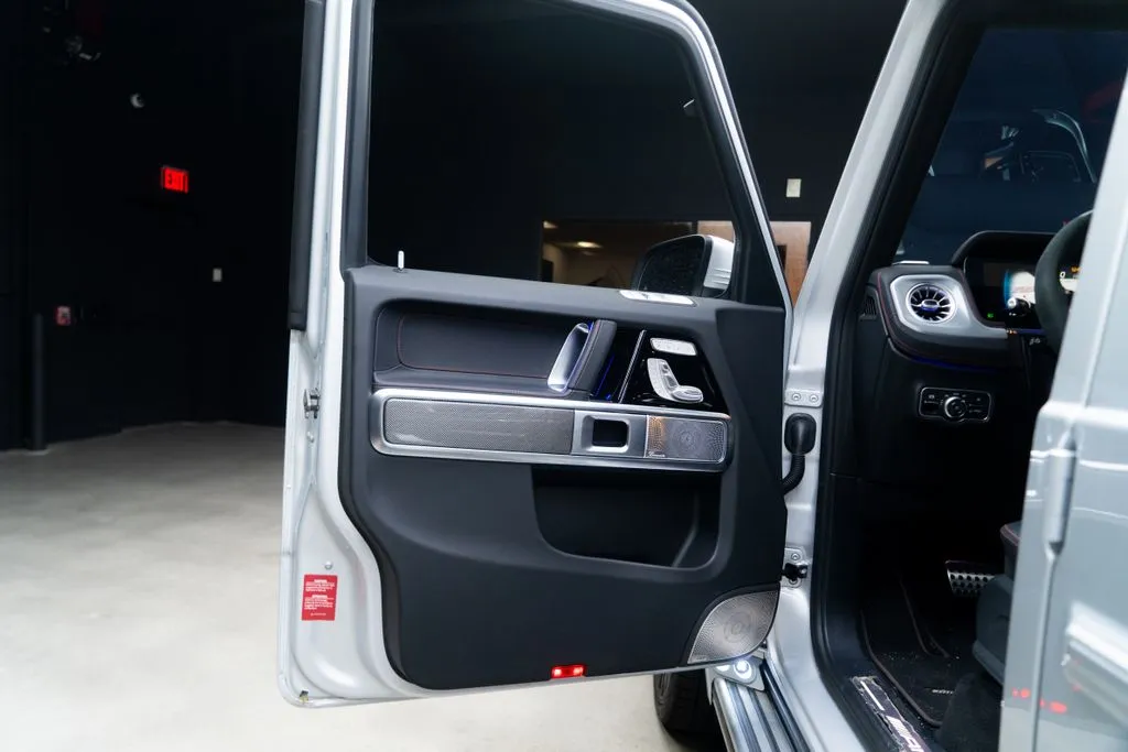 Mercedes-Benz G-Class photo 37