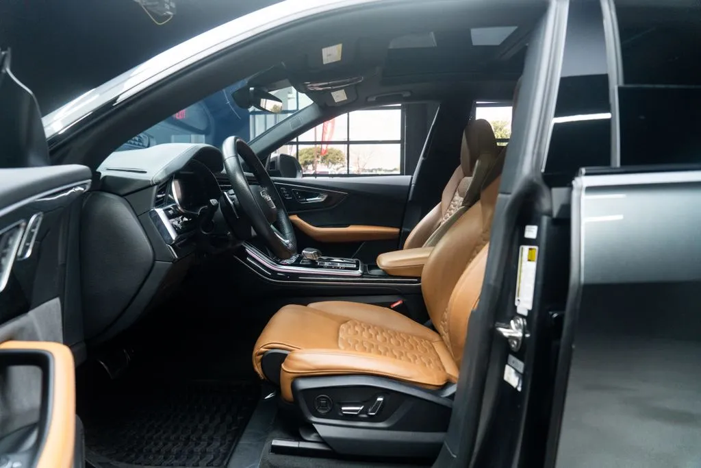 Audi RS Q8 photo 22