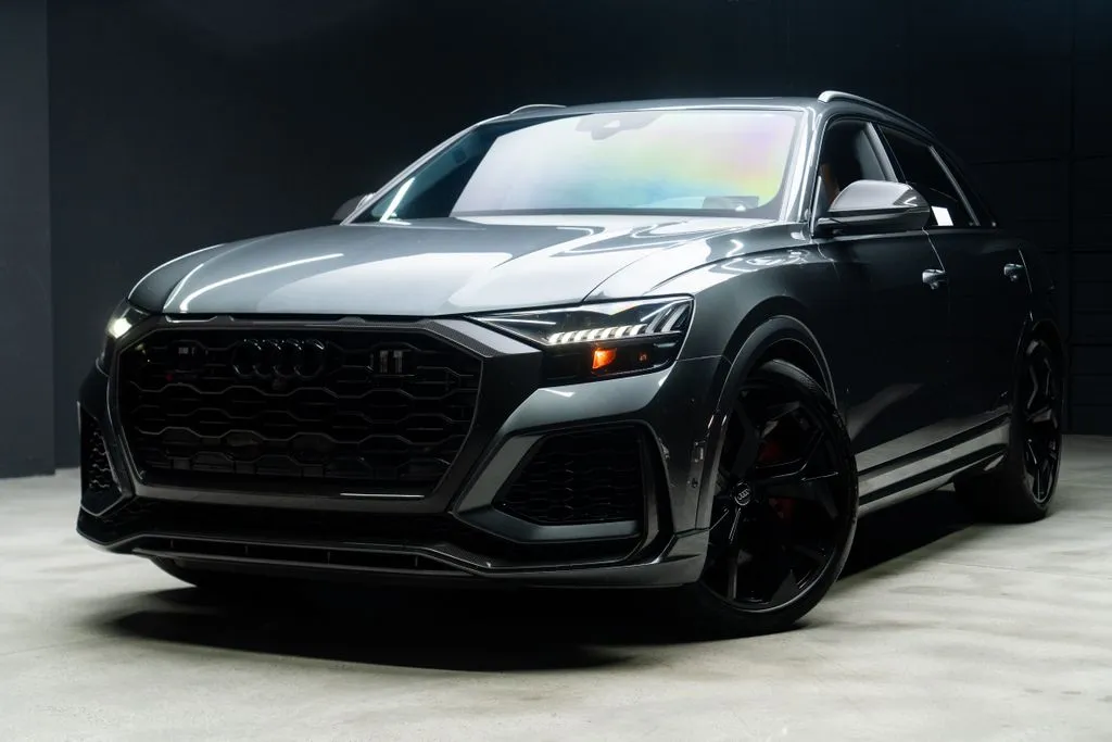 Audi RS Q8 photo 2
