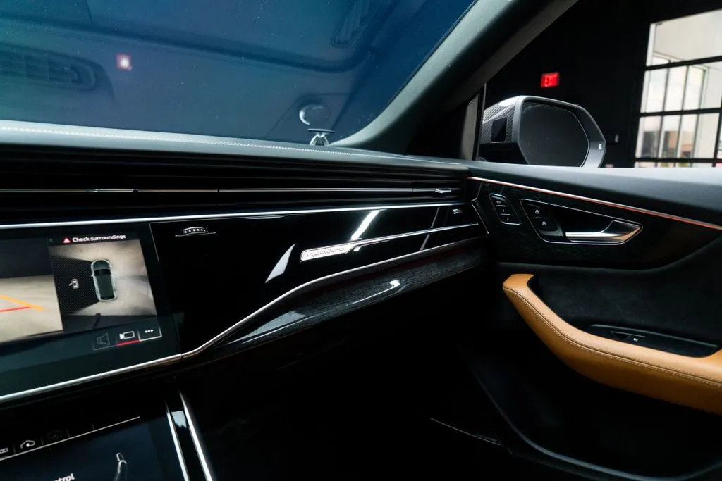 Audi RS Q8 photo 33