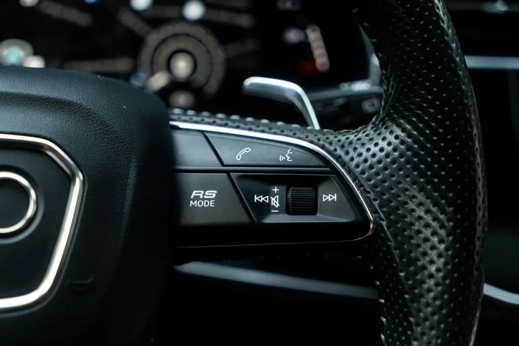 Audi RS Q8 photo 27