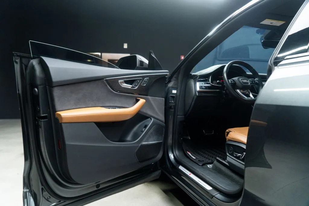 Audi RS Q8 photo 19