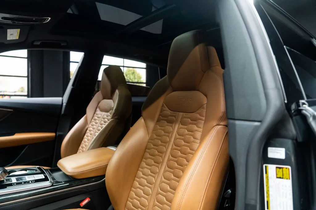 Audi RS Q8 photo 23