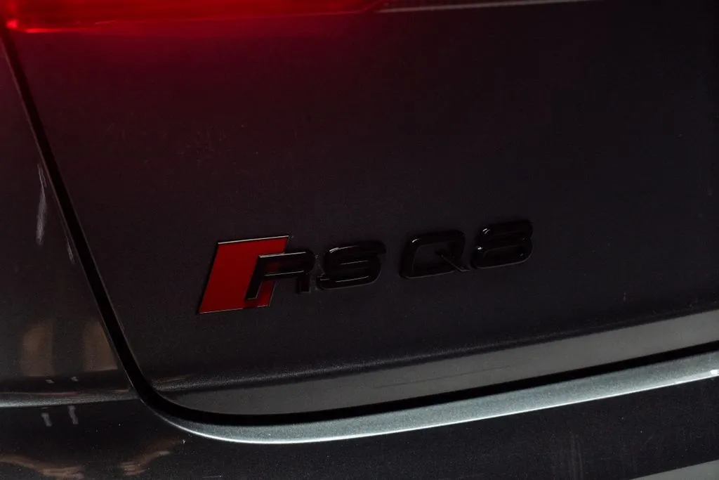 Audi RS Q8 photo 17