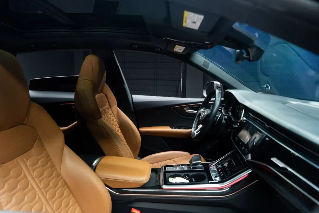 Audi RS Q8 photo 34