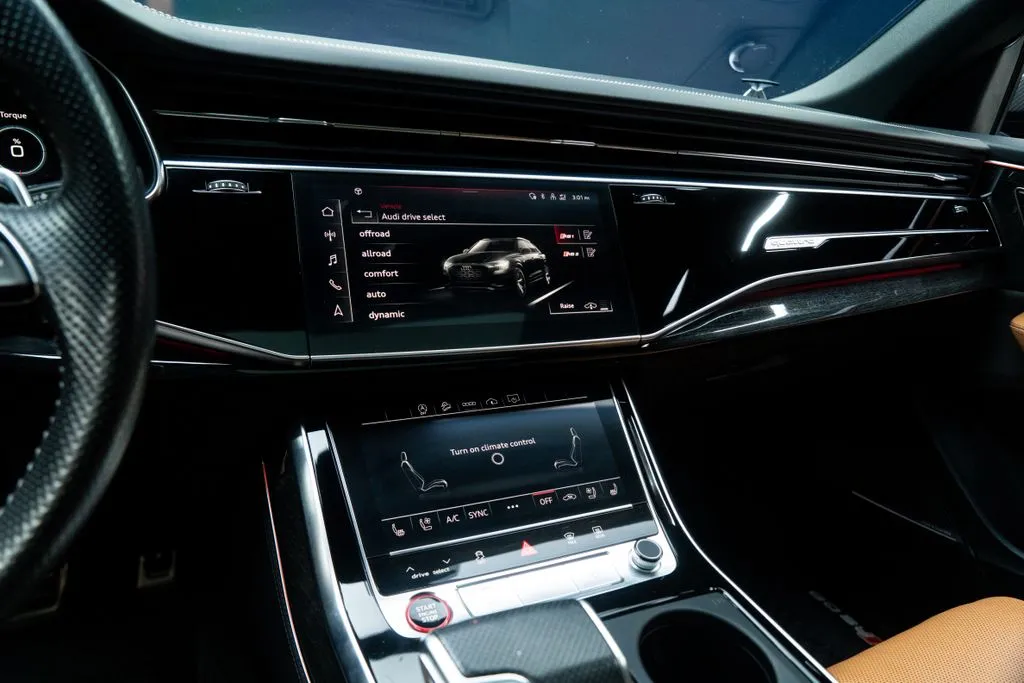 Audi RS Q8 photo 29