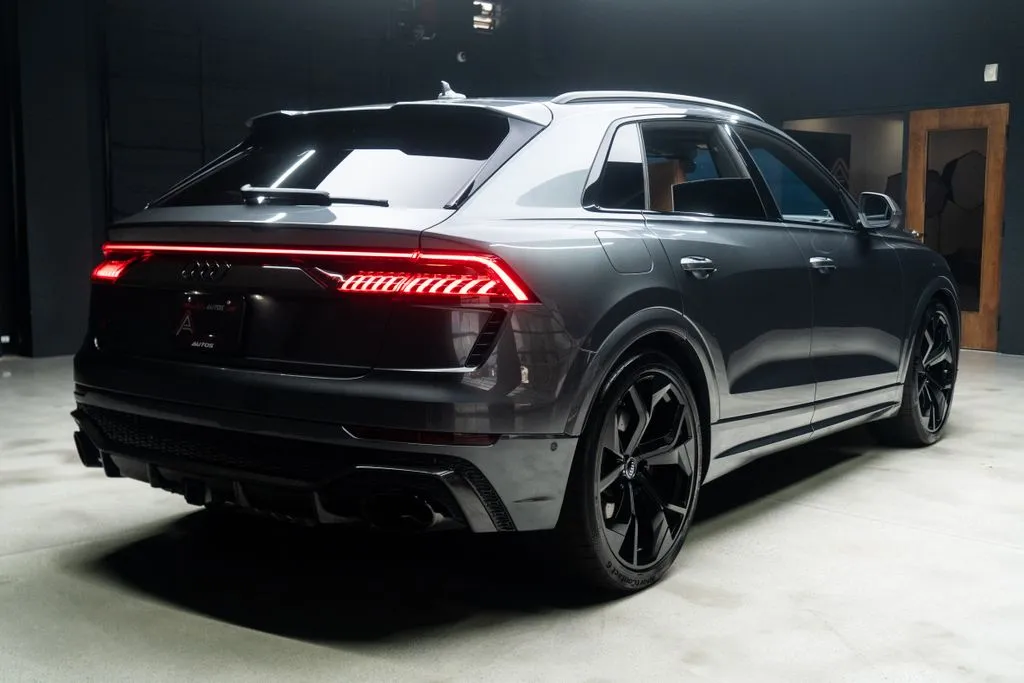Audi RS Q8 photo 15
