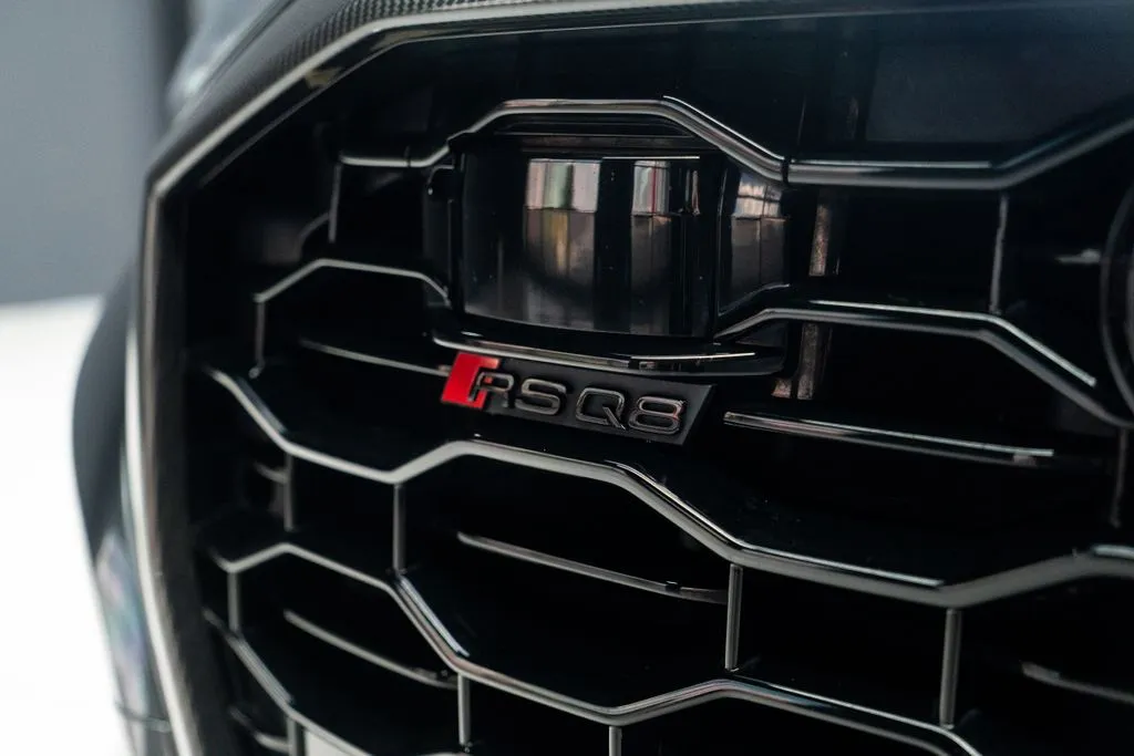 Audi RS Q8 photo 6