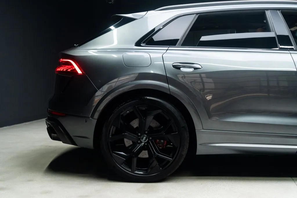Audi RS Q8 photo 13