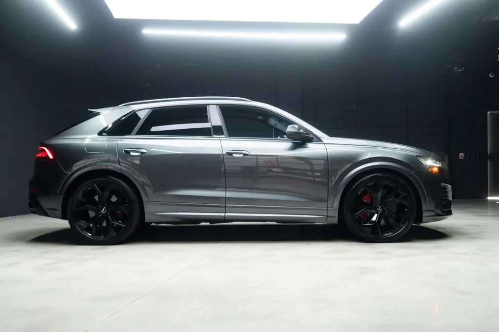 Audi RS Q8 photo 9