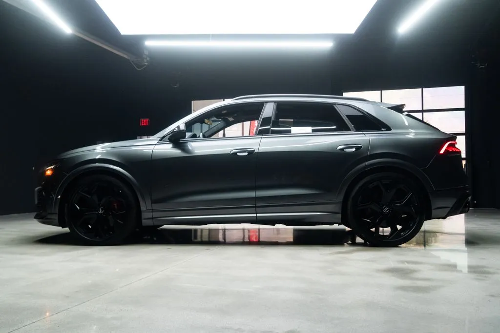 Audi RS Q8 photo 18