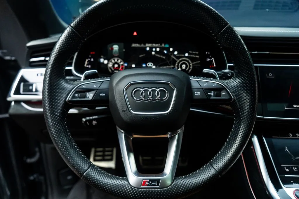 Audi RS Q8 photo 25