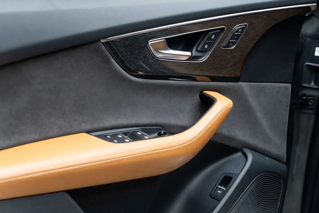 Audi RS Q8 photo 21