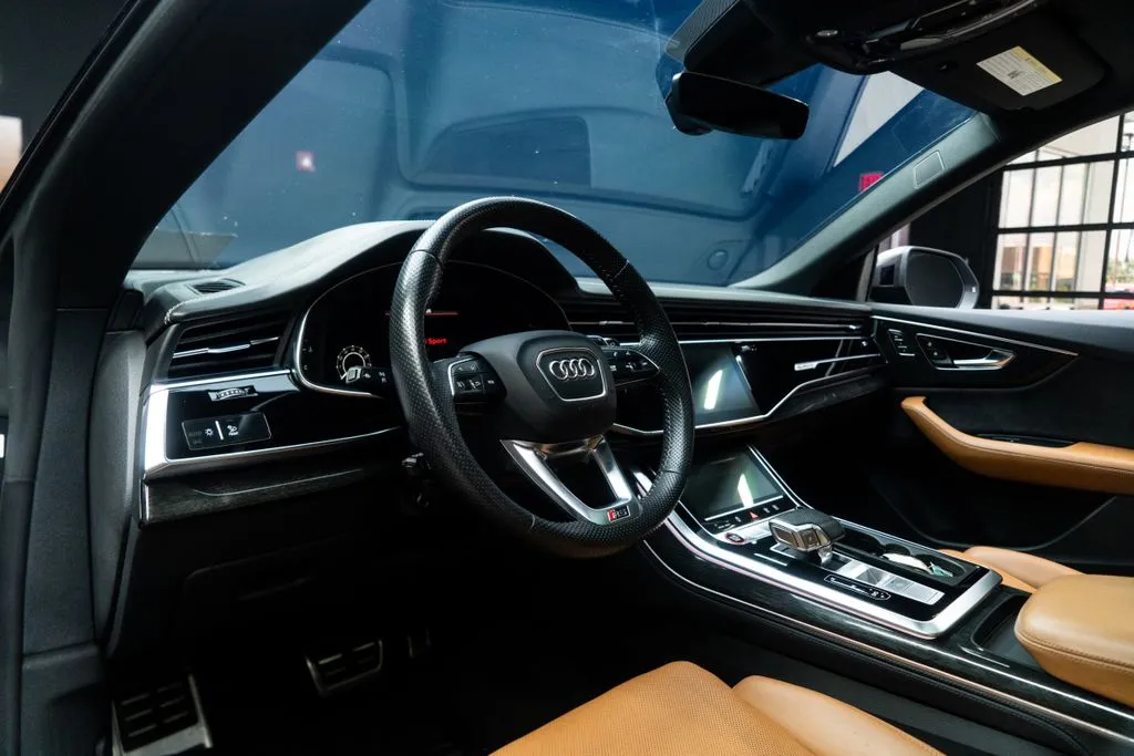 Audi RS Q8 photo 24